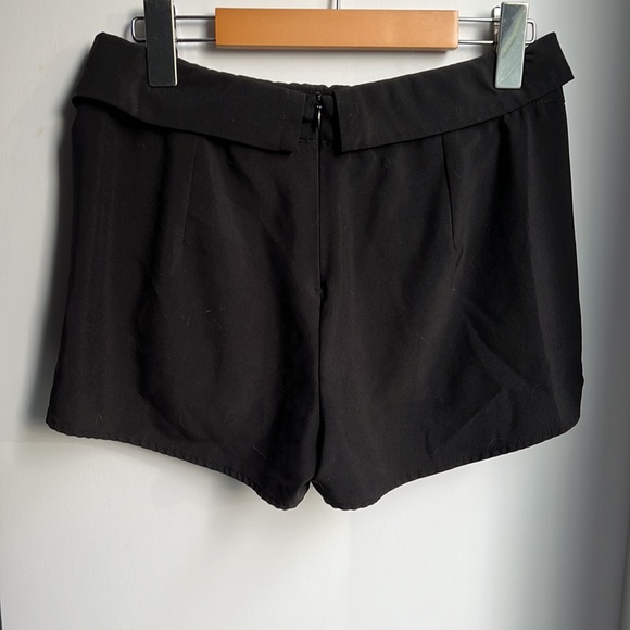Black envelope skort - Picture 2 of 2